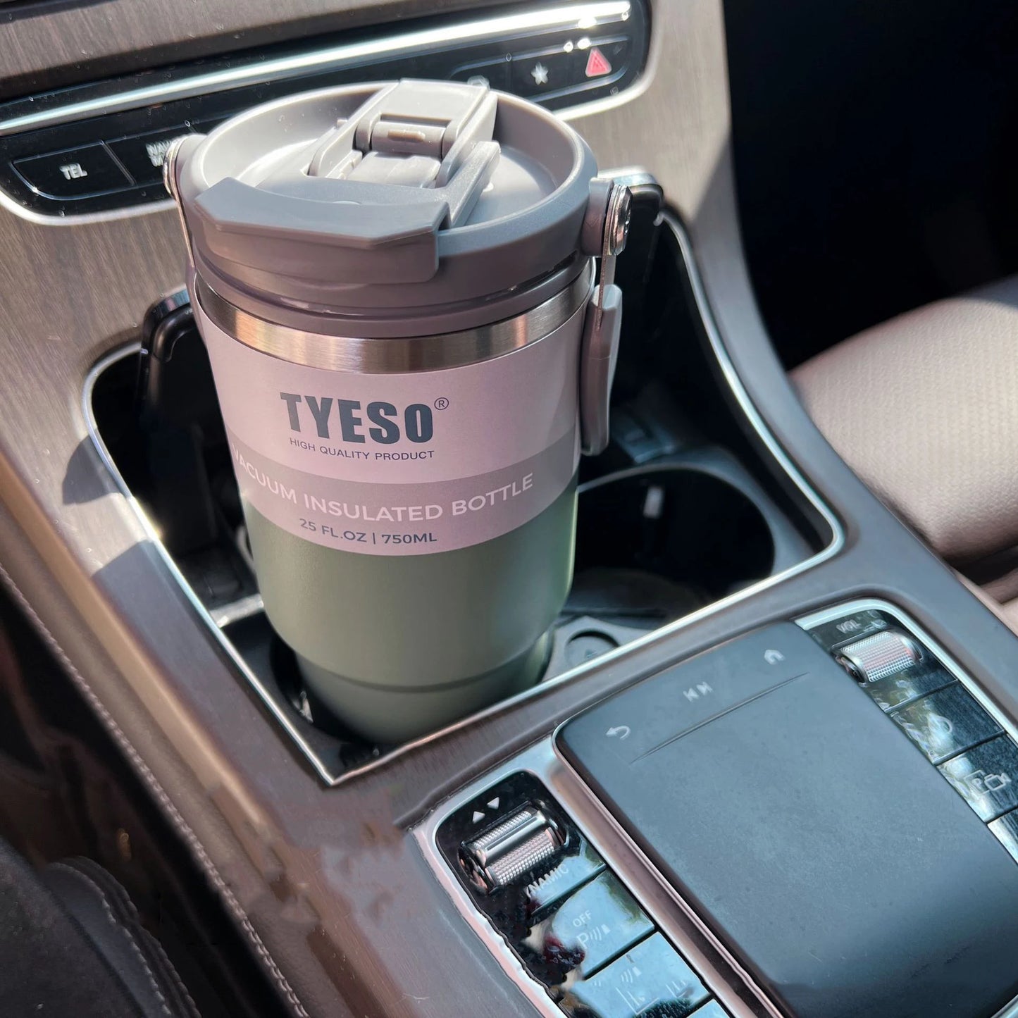 TravelSip_Tumbler_in car